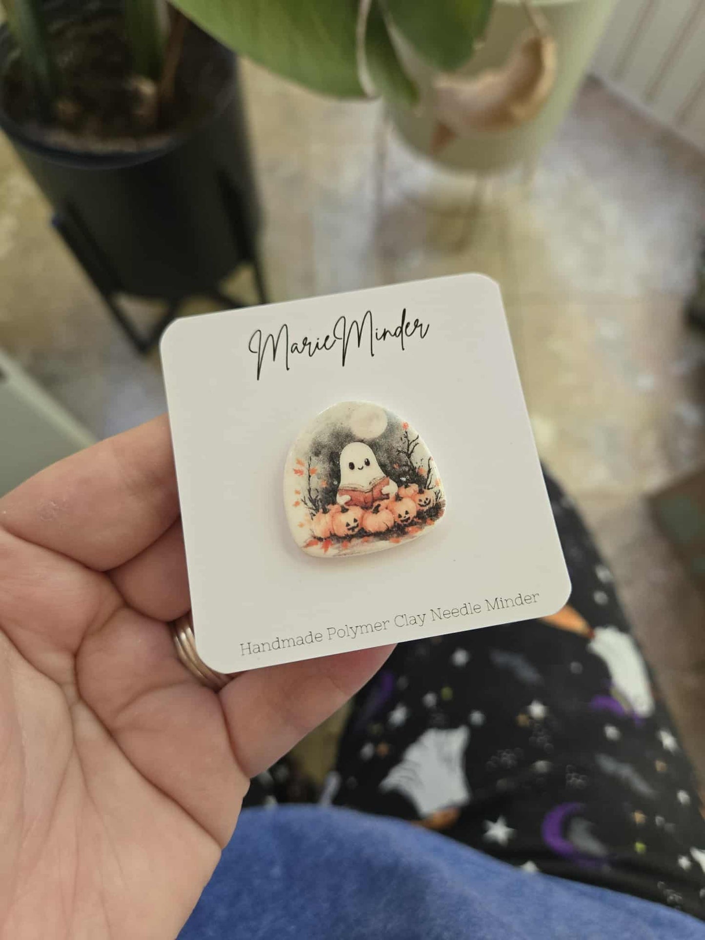 Ghost Reading Book Needle Minder