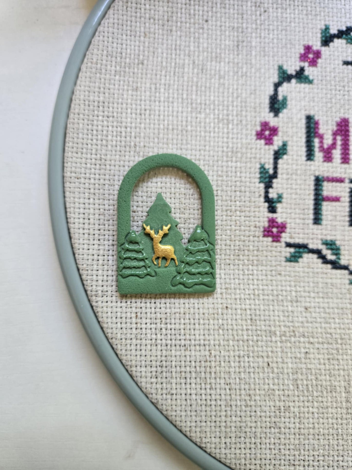 Deer in Trees Needle Minder