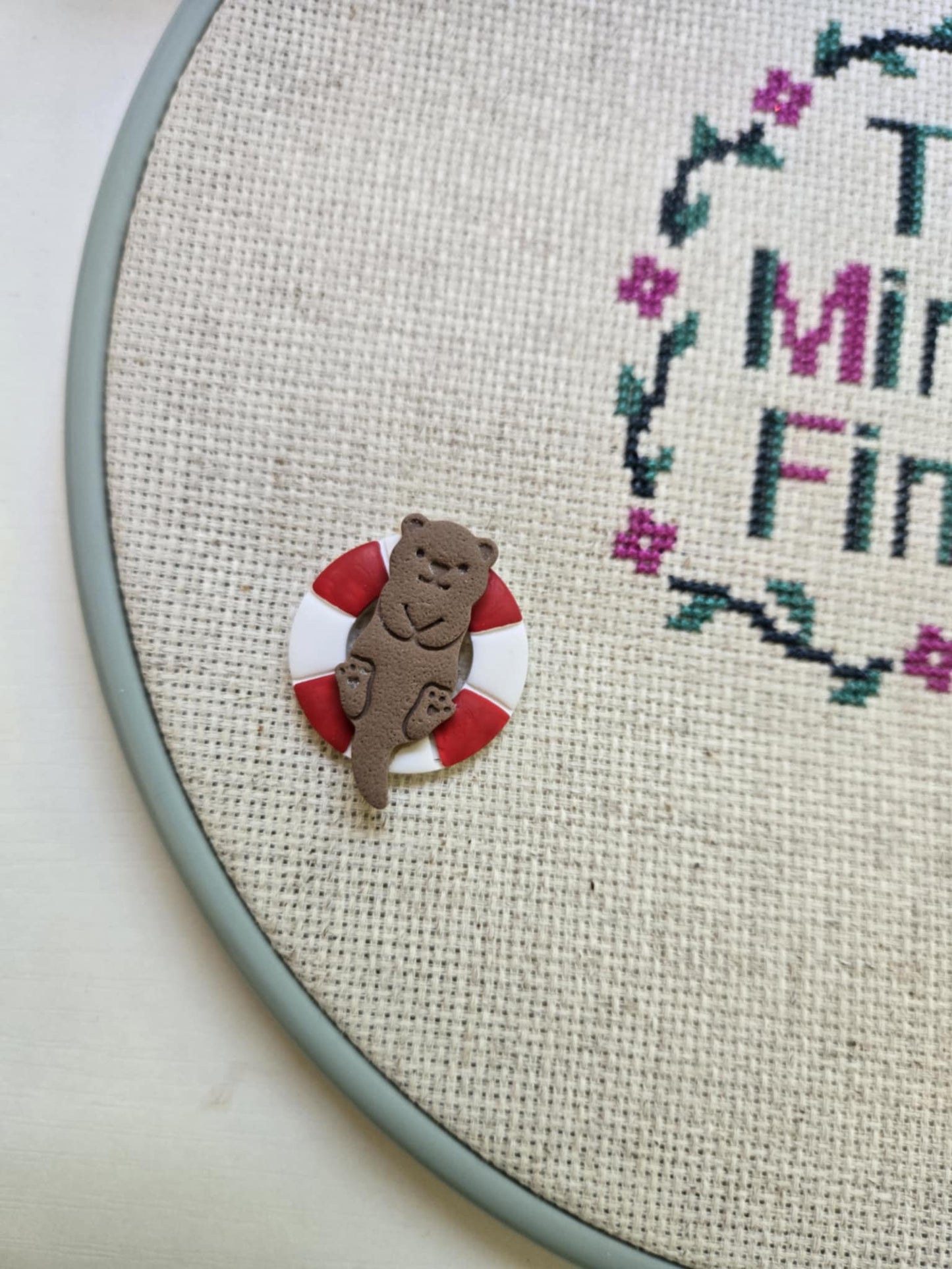 Otter with Floatie Needle Minder