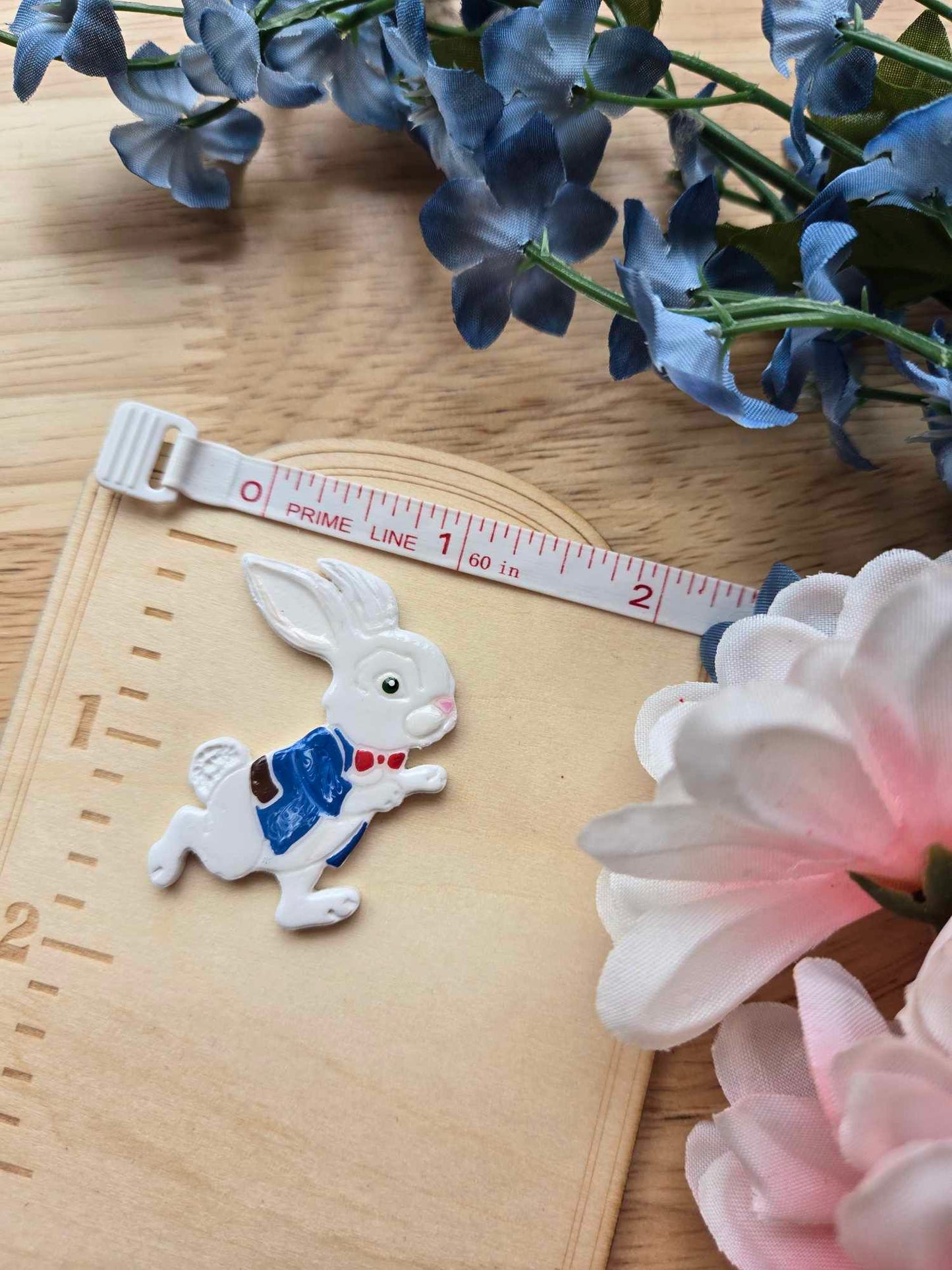 The White Rabbit Needle Minder