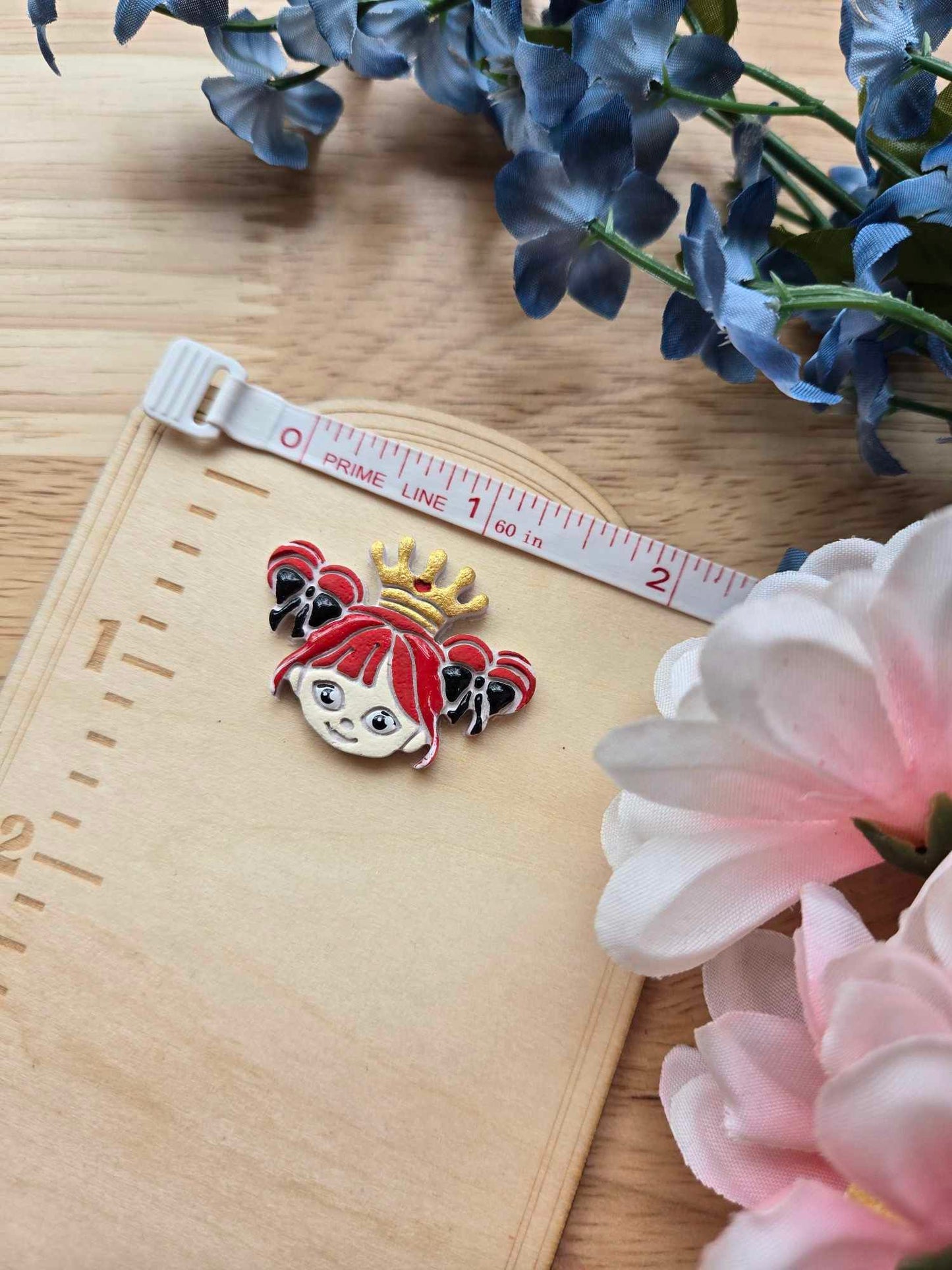 Queen of Hearts Needle Minder