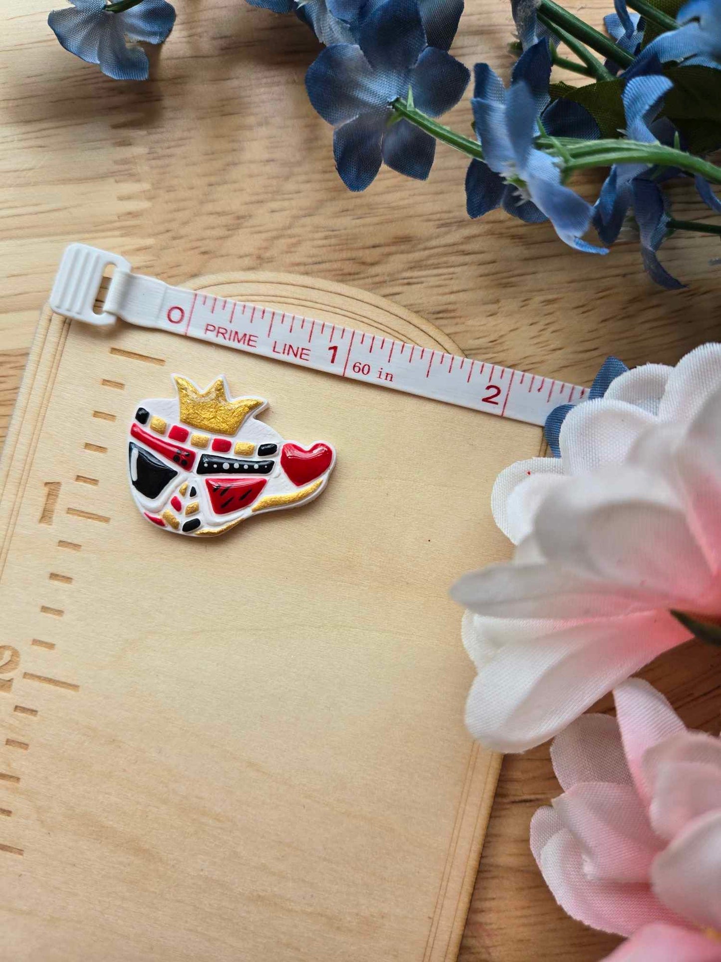 Queen of Hearts Teacup Needle Minder