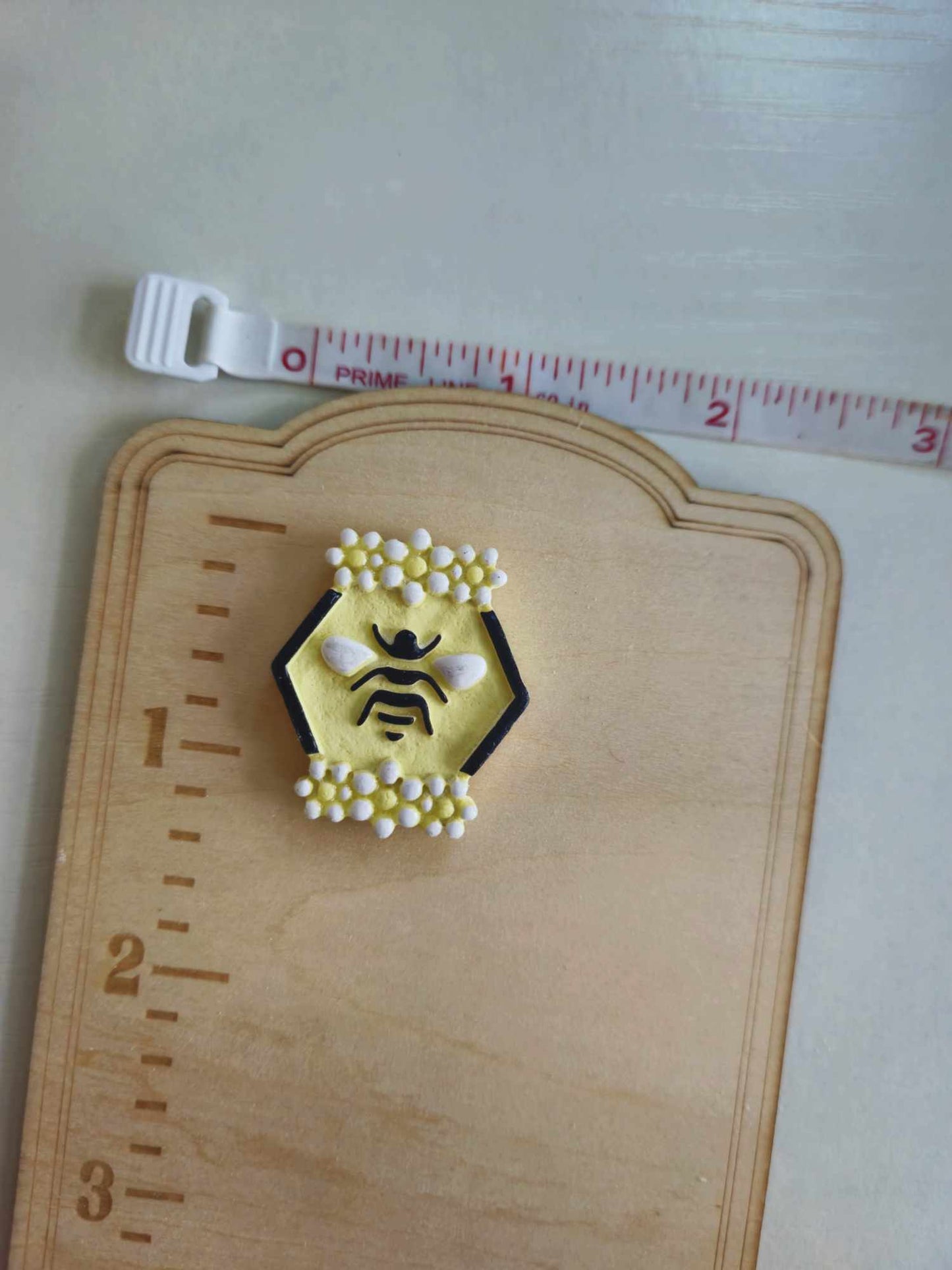 Bee with Flowers Needle Minder