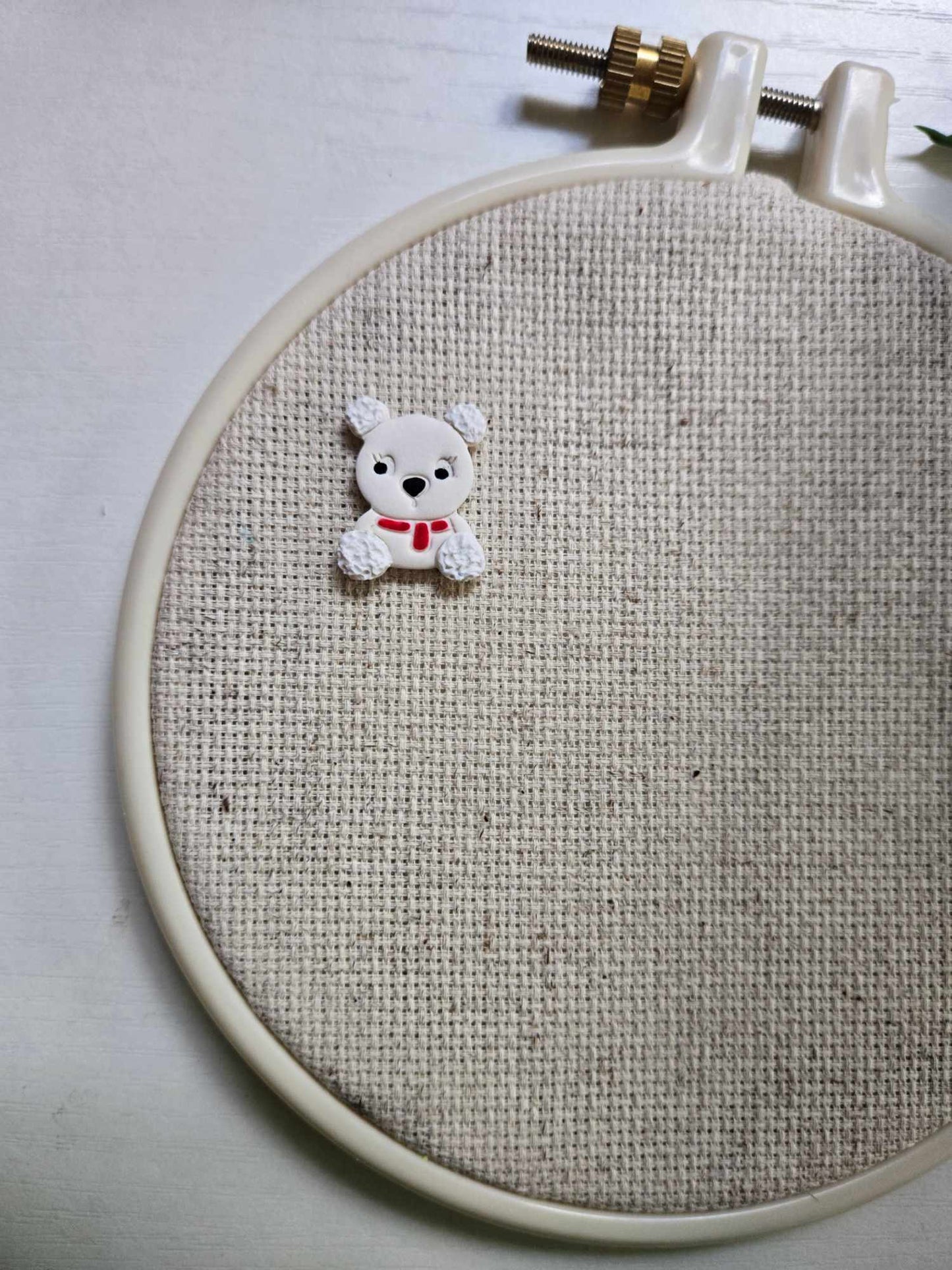 Polar Bear Needle Minder