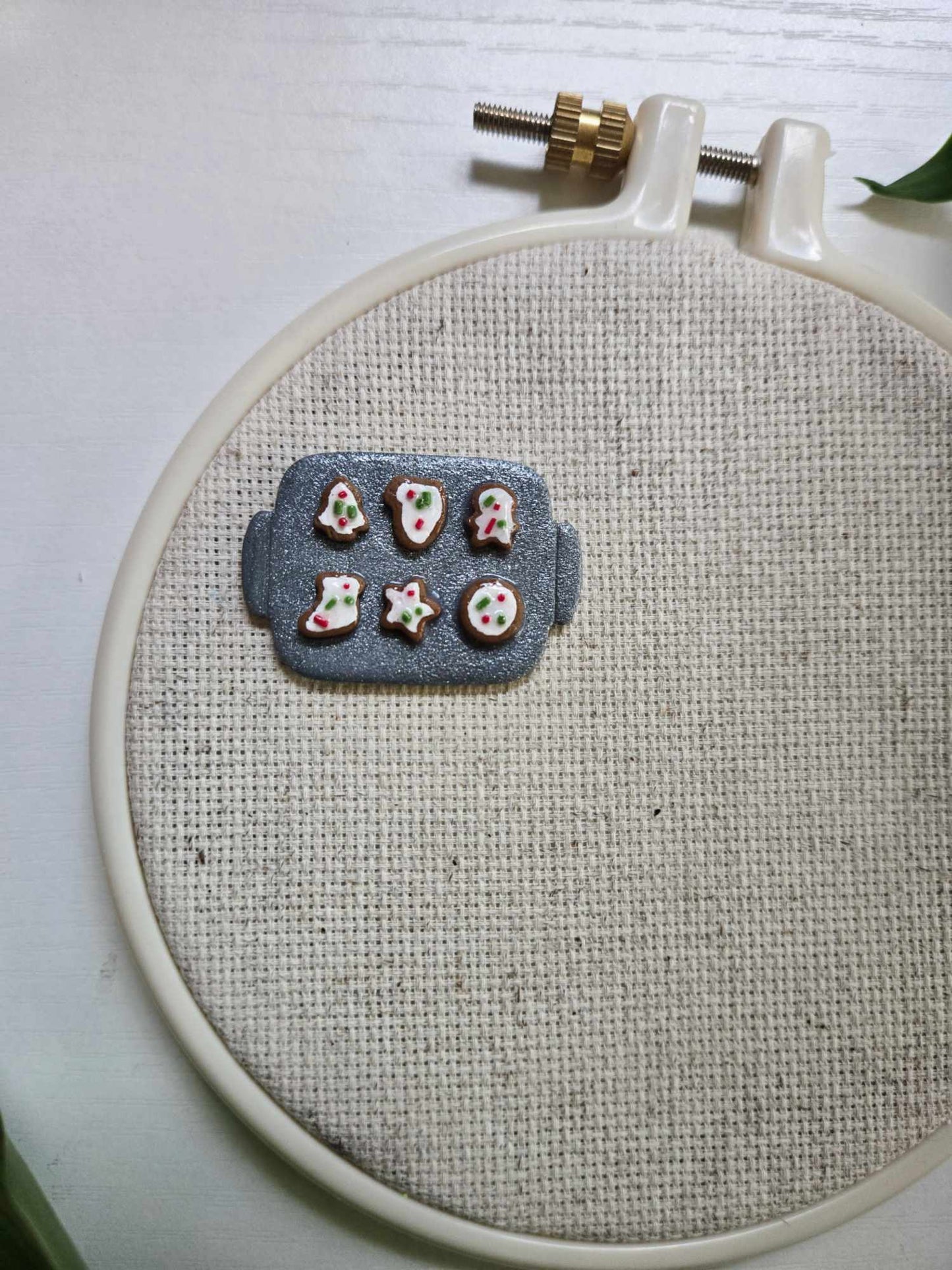 Cookie Tray Needle Minder