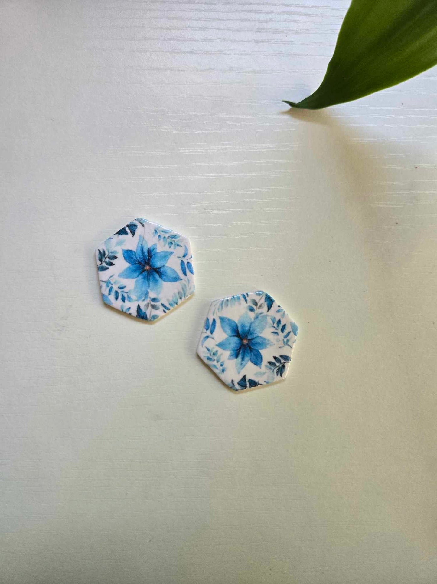 Blue Flowers Hexagon Needle Minder