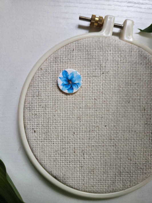 Blue Flowers Circle Needle Minder