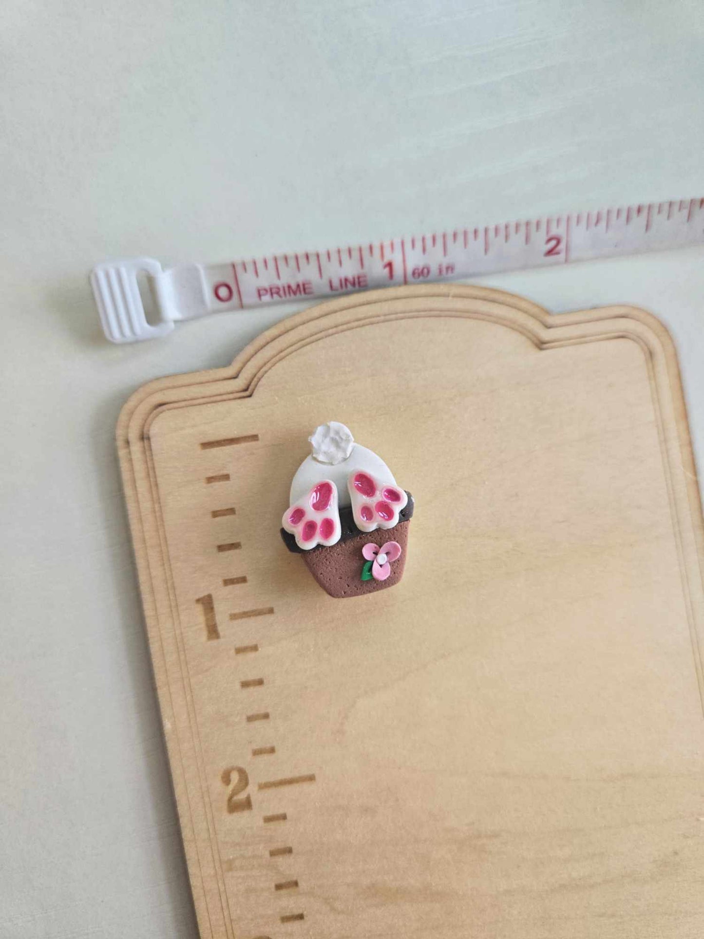 Bunny in Pot Needle Minder