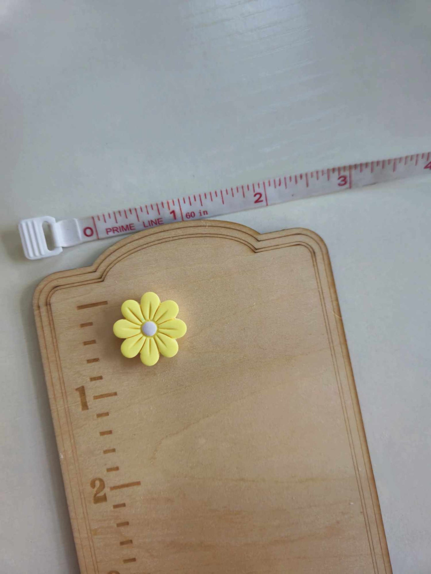 Yellow Flower Needle Minder