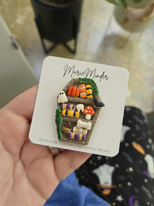 Spooky Bookshelf Needle Minder