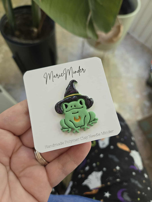 Frog in Witch Hat Needle Minder