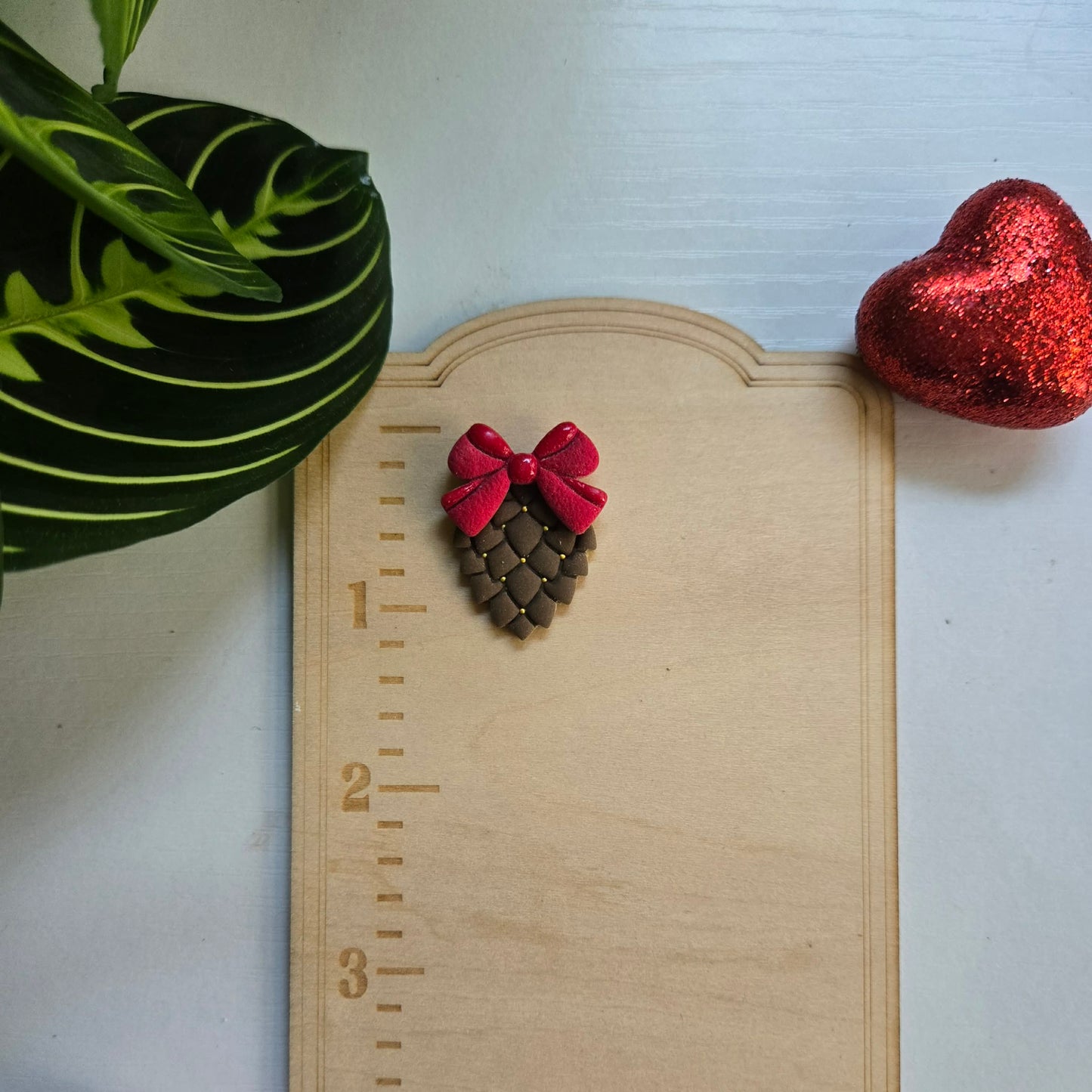 Pretty Pinecone Needle Minder