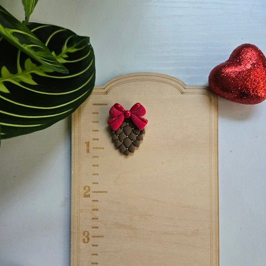 Pretty Pinecone Needle Minder