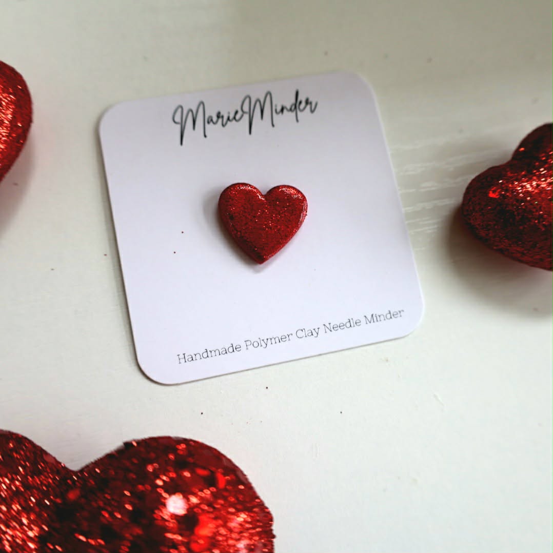 Mini Glitter Heart Needle Minder