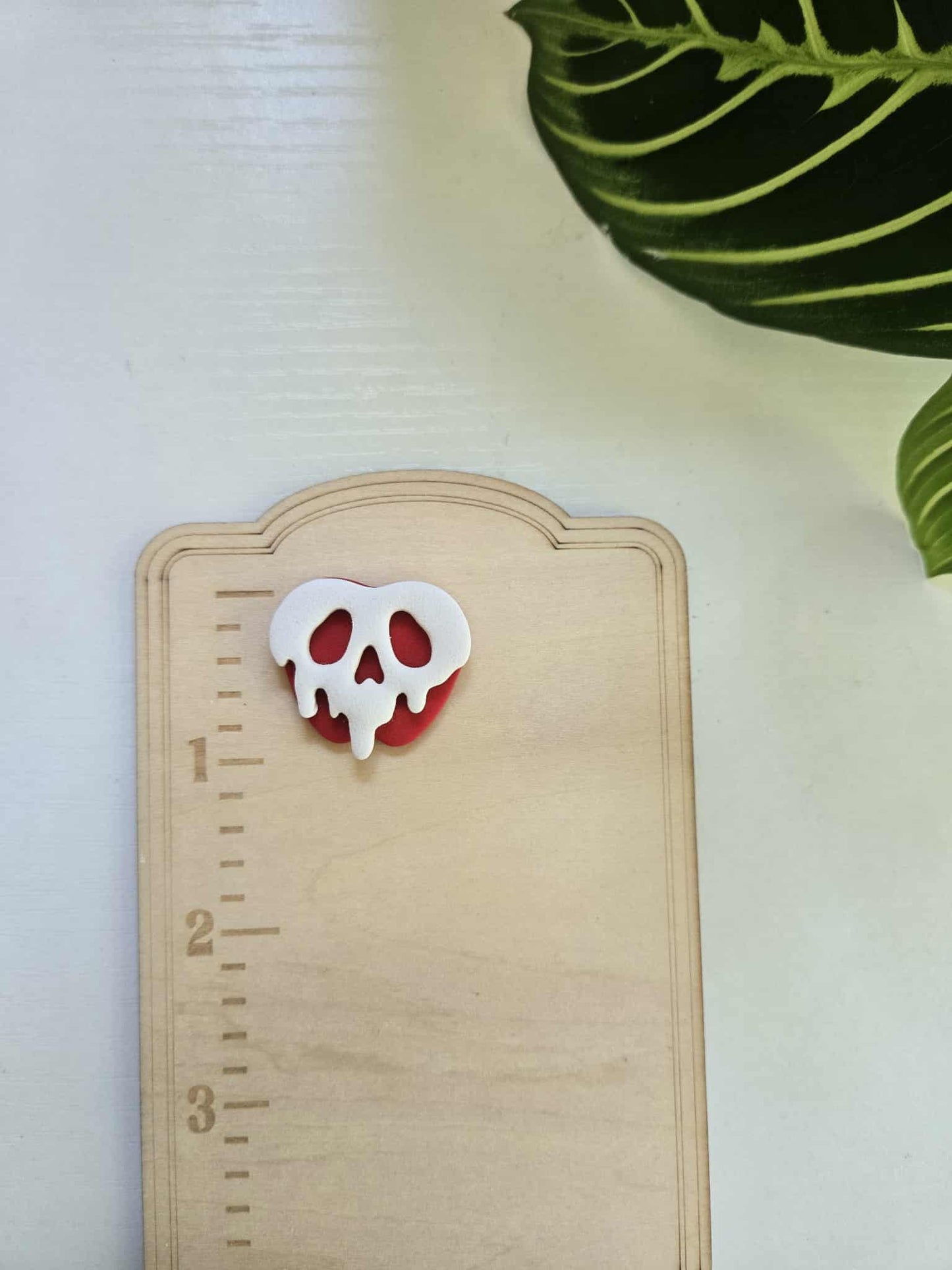 White Apple Needle Minder
